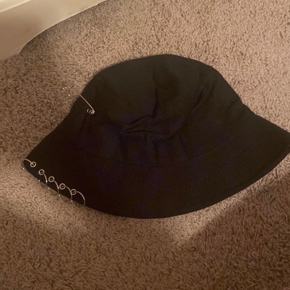 Black bucket hat